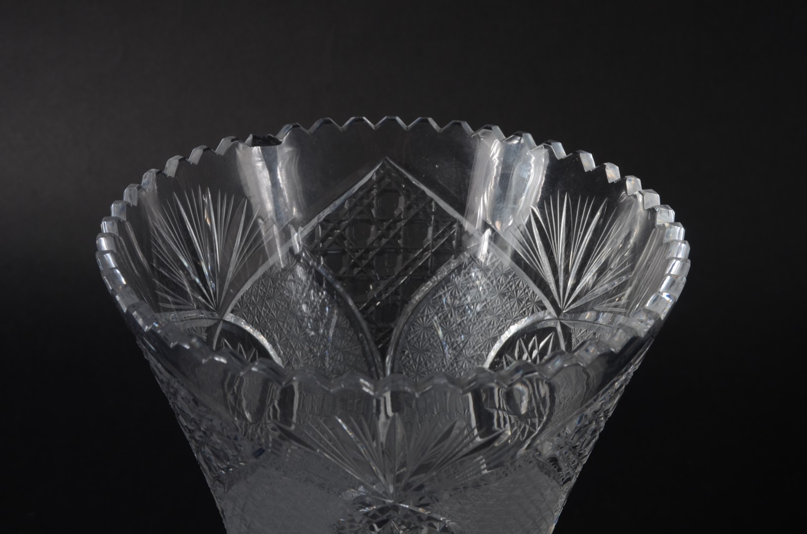 Vaso de cristal tcheco lapidado. - foto 2 de 4