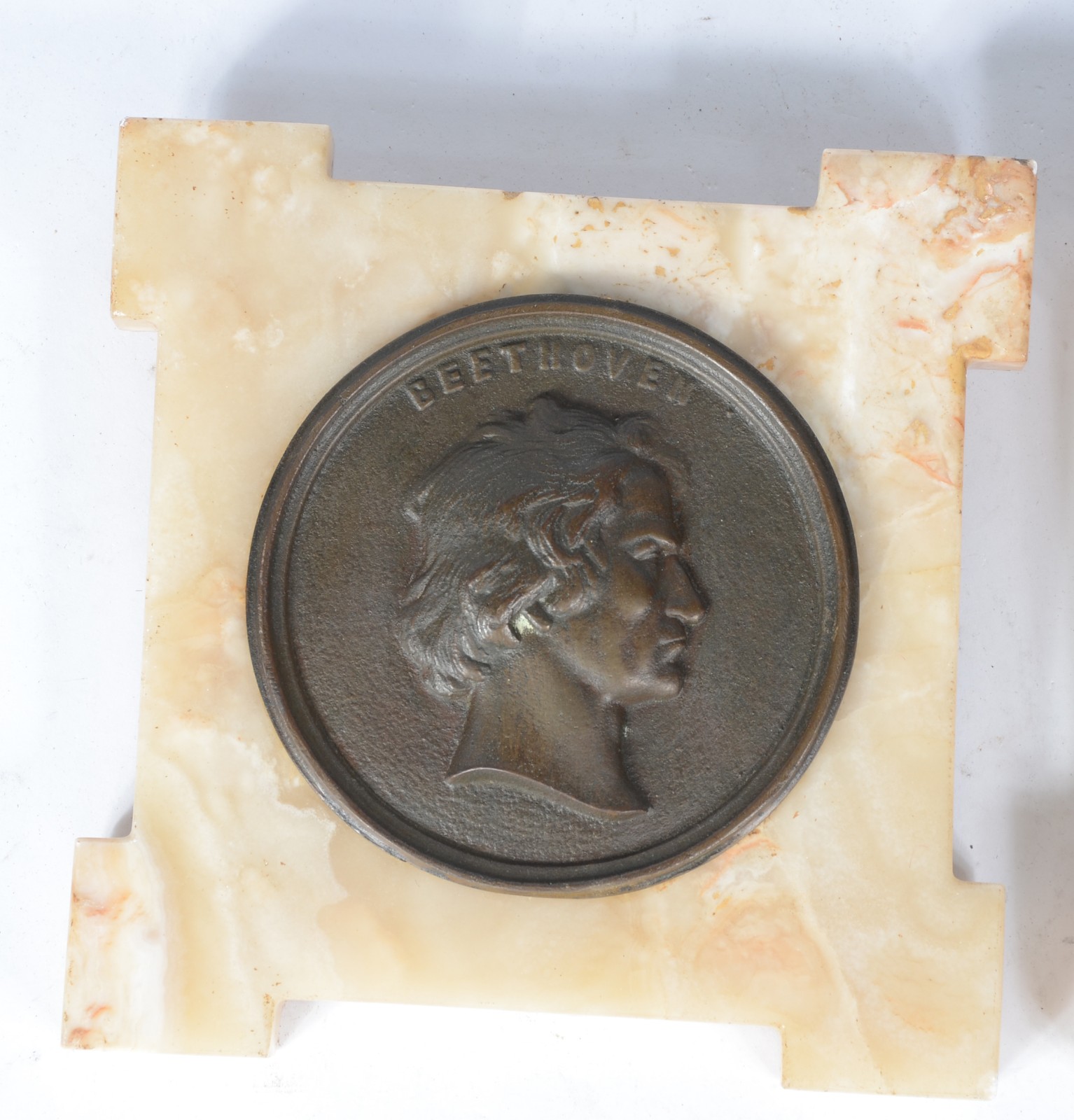 Duas placas de alabastro com figuras de bronze de Mozart e Beethoven... - foto 3 de 4
