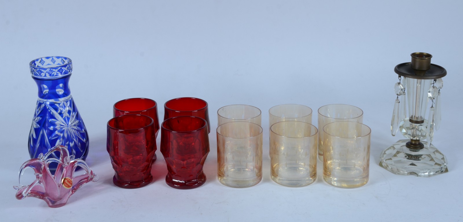 Diversas peças de vidro, sendo: 6 copos amarelos para whisky, 4 copos... - foto 1 de 9