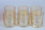 Diversas peças de vidro, sendo:  6 copos amarel... - Diversas peças de vidro, sendo:  6 copos amarelos para whisky, 4 copos vermelhos, vaso doublé azul lapidado, castiçal com pingentes, pequena flo...
