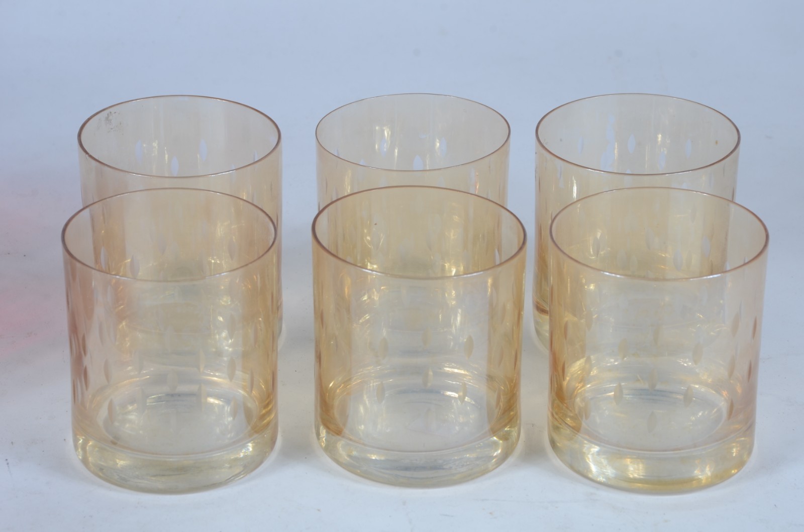 Diversas peças de vidro, sendo: 6 copos amarelos para whisky, 4 copos... - foto 4 de 9