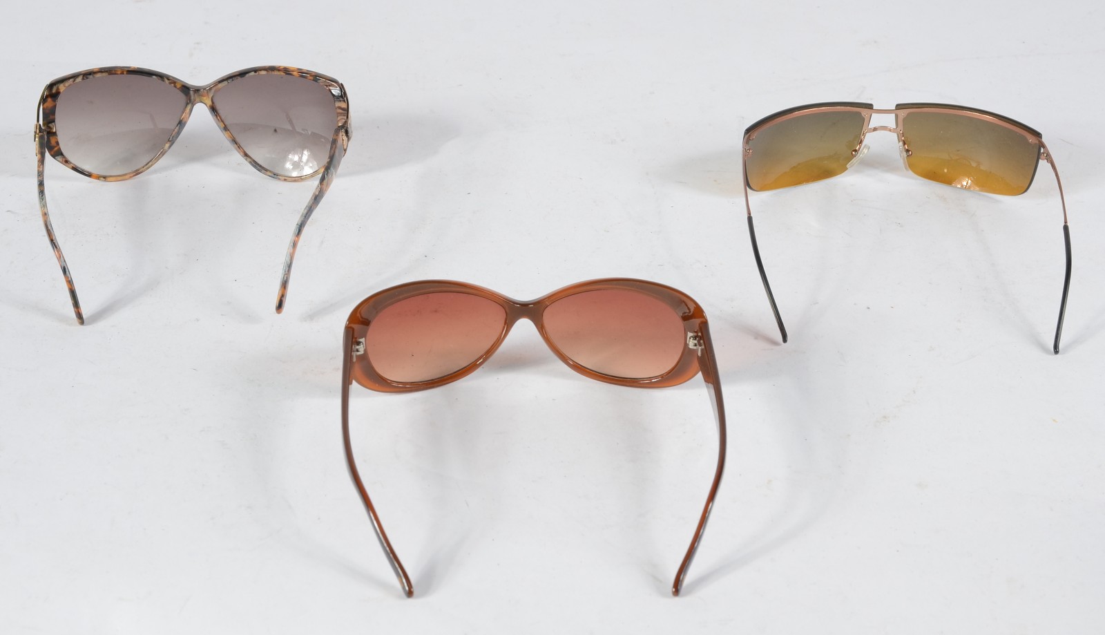 Valentino - Gucci - MNG - Tres óculos de sol de diversas marcas... - foto 2 de 7
