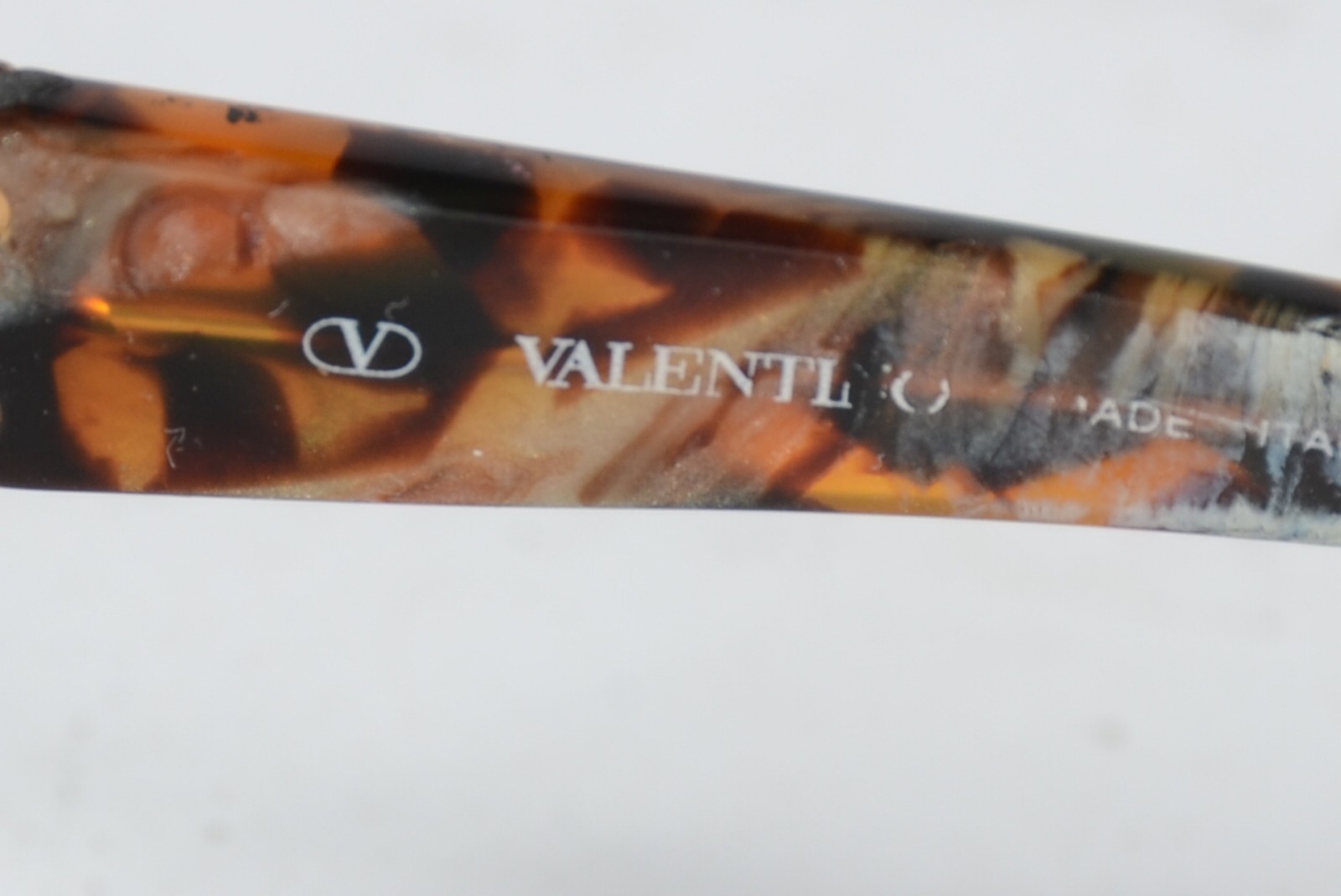 Valentino - Gucci - MNG - Tres óculos de sol de diversas marcas... - foto 3 de 7