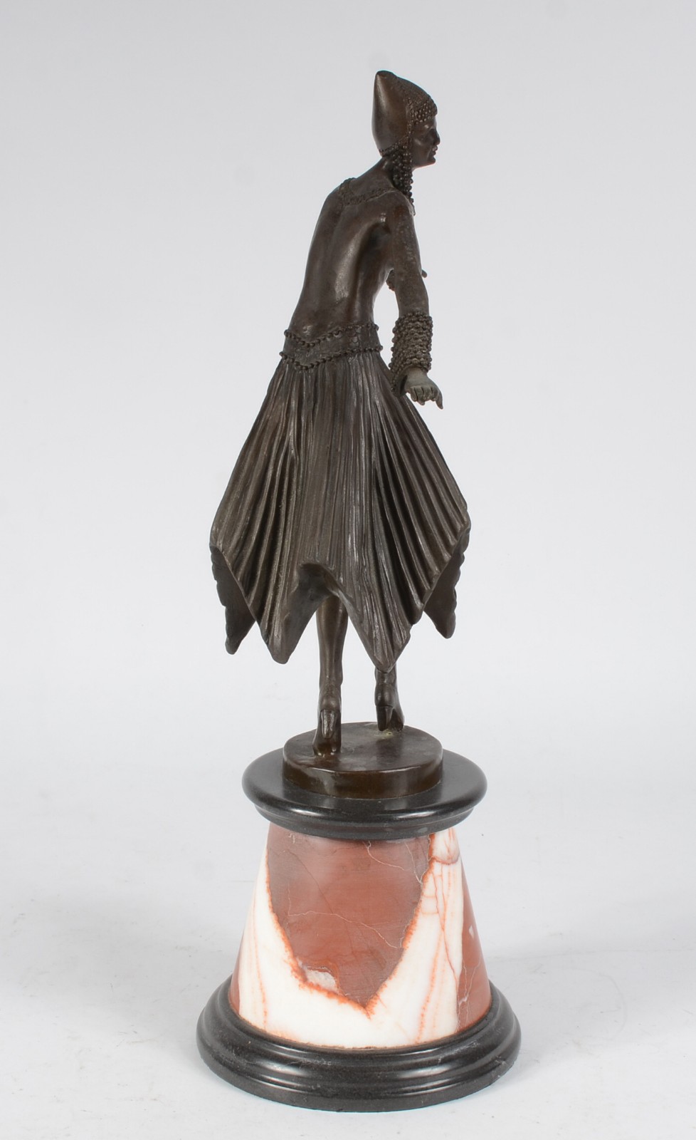 Escultura estilo Art Deco de metal patinado, representando... - foto 4 de 8
