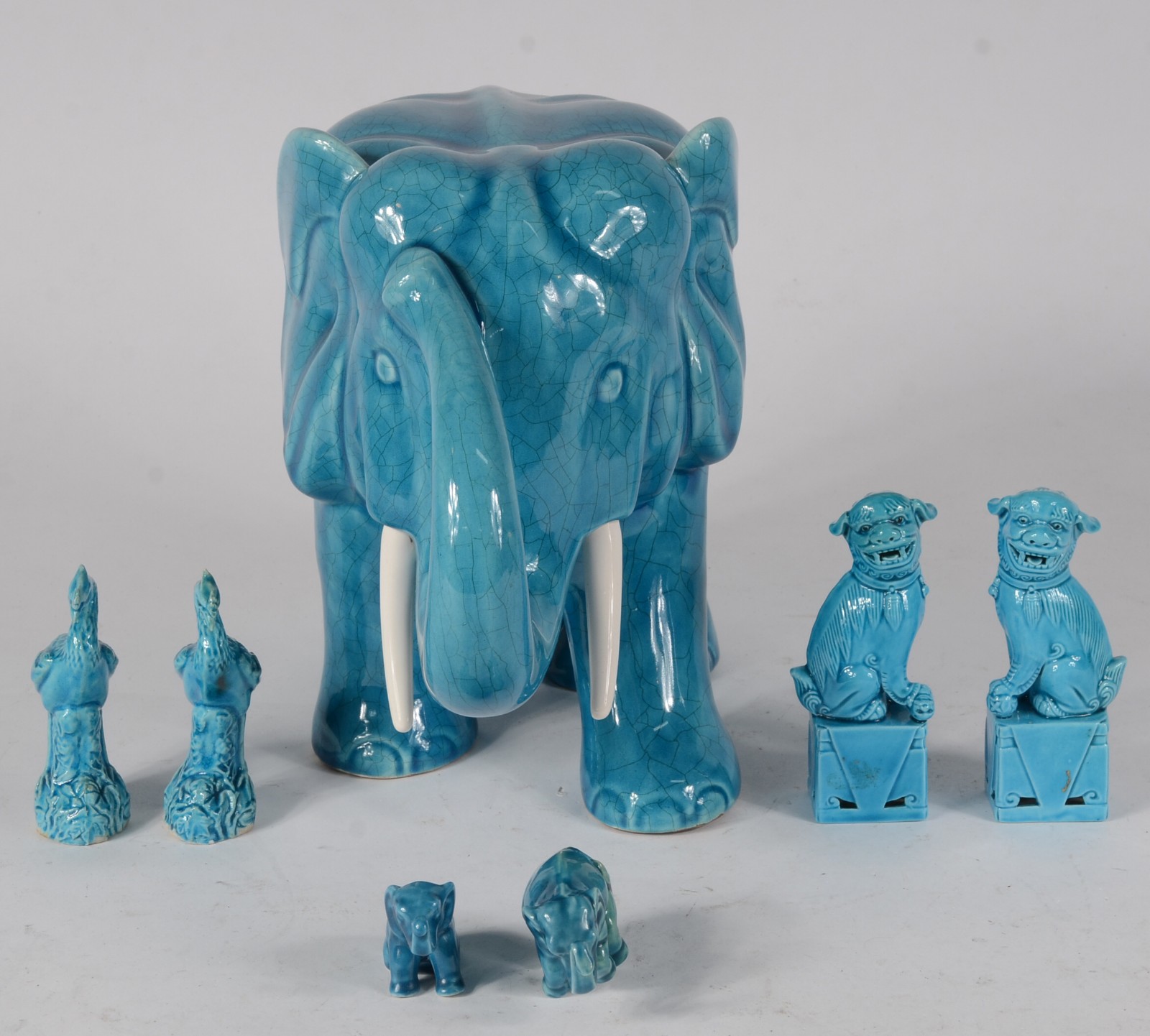 Conjunto com sete peças diversas de porcelana oriental na cor azul... - foto 1 de 8
