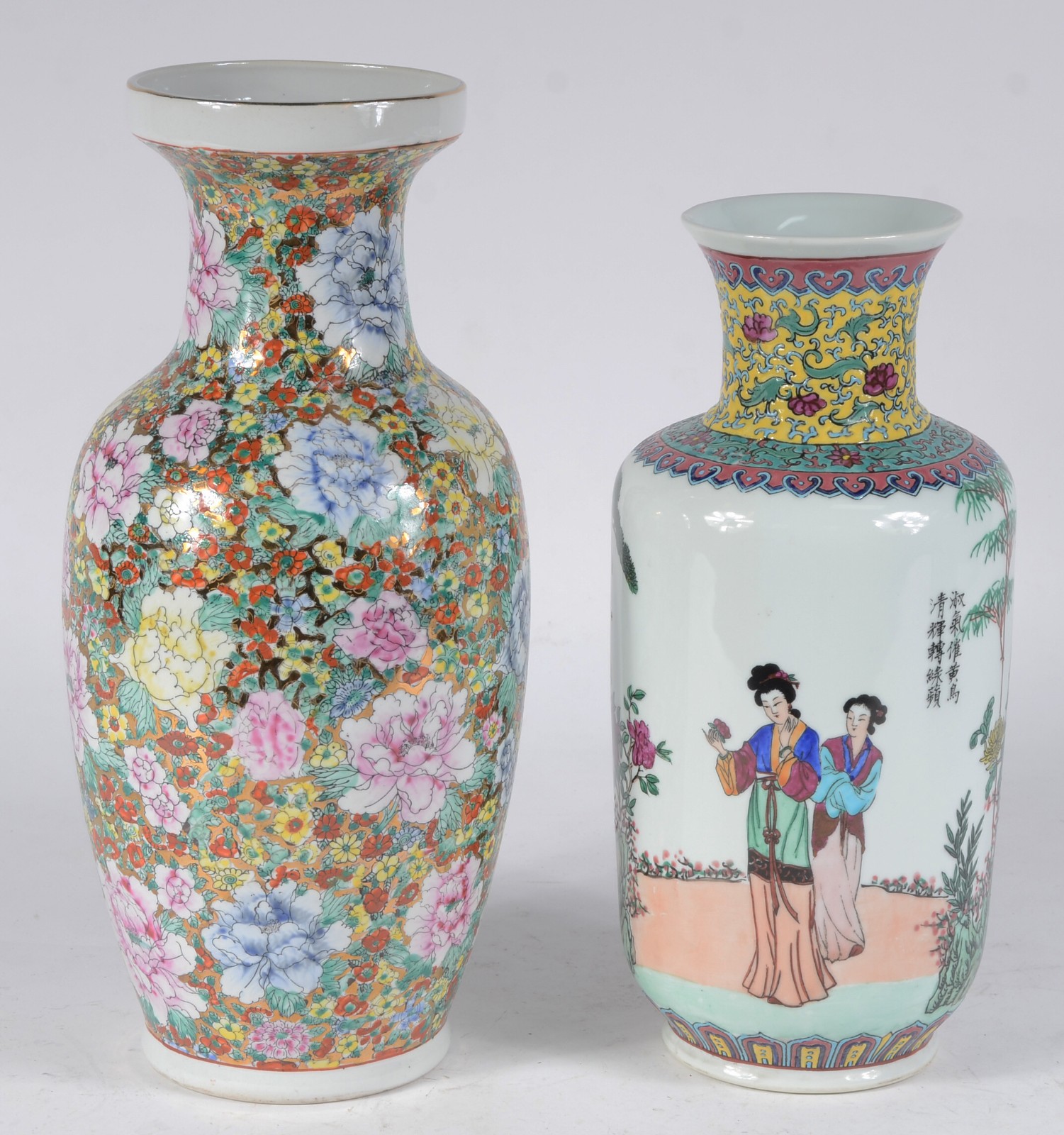Dois vasos de porcelana oriental, decorados com flores em policromia... - foto 2 de 6