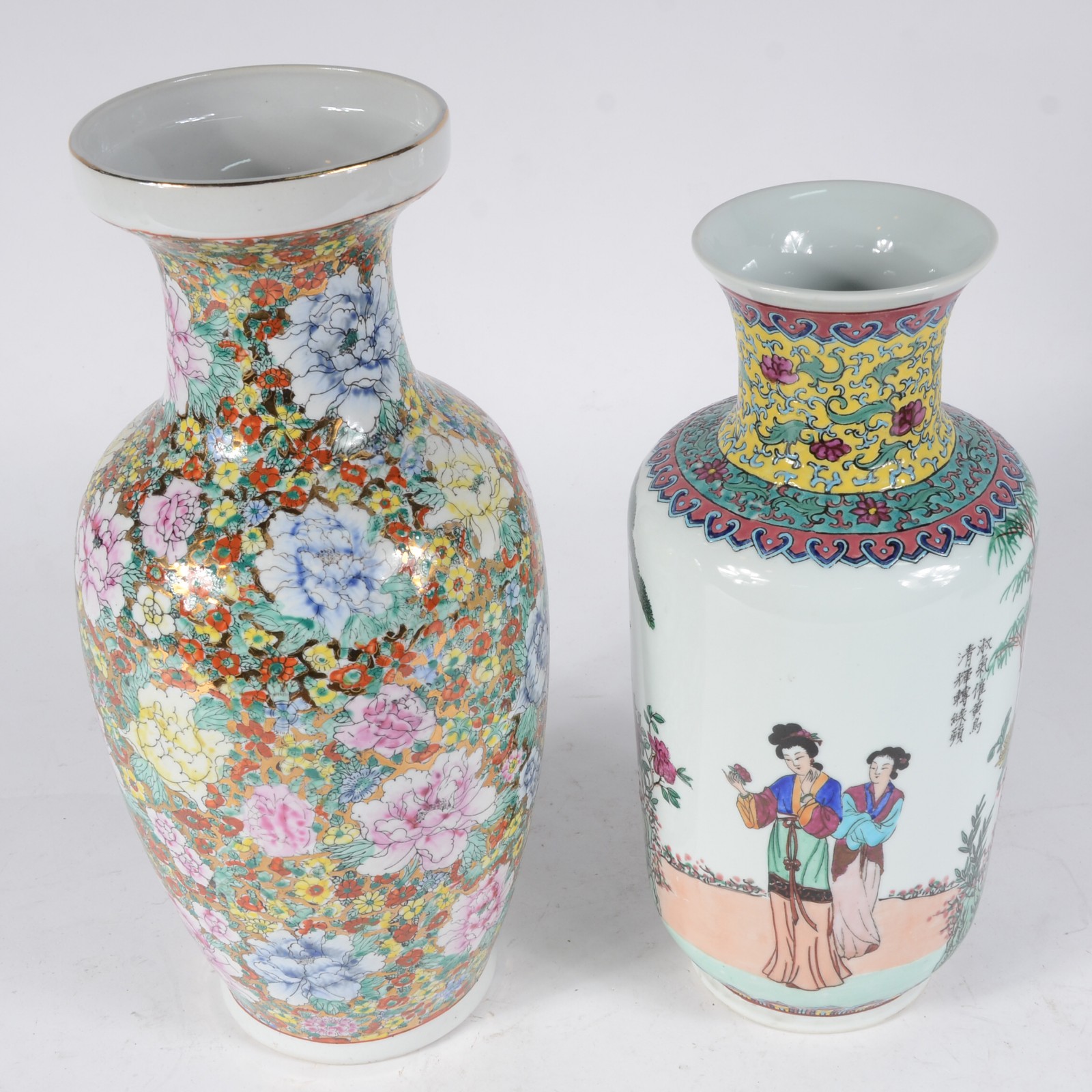 Dois vasos de porcelana oriental, decorados com flores em policromia... - foto 3 de 6