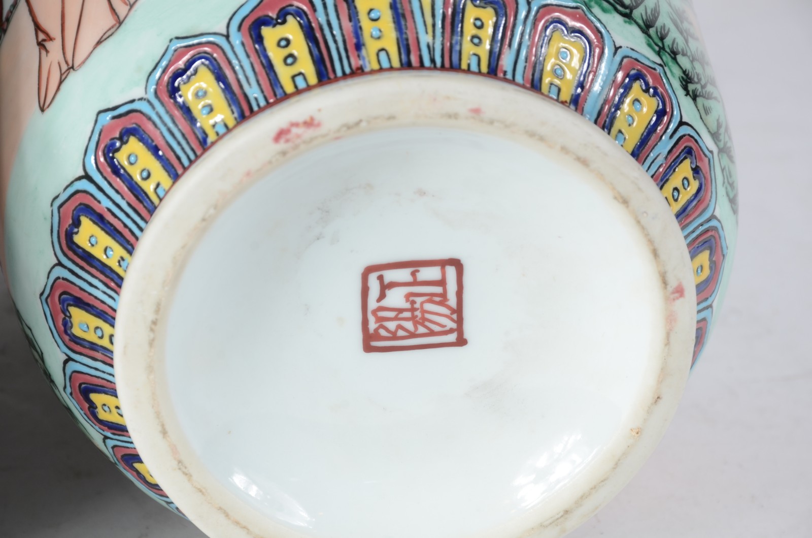 Dois vasos de porcelana oriental, decorados com flores em policromia... - foto 6 de 6