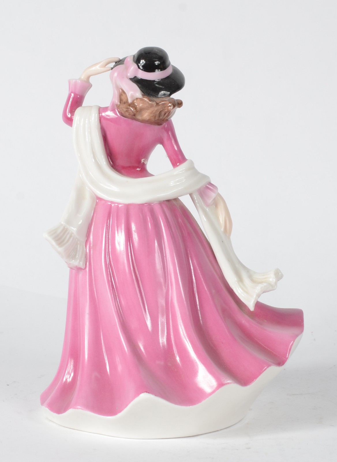 Escultura de porcelana policromada representando moça com vestido... - foto 5 de 7