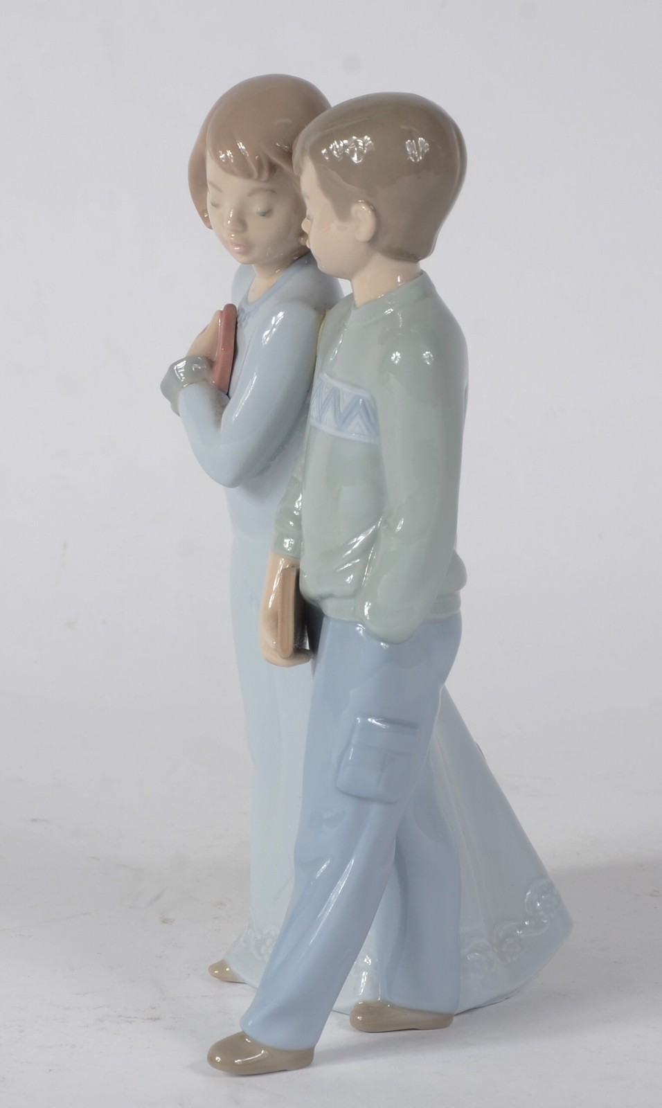 Escultura de porcelana espanhola policromada representando casal de... - foto 5 de 8