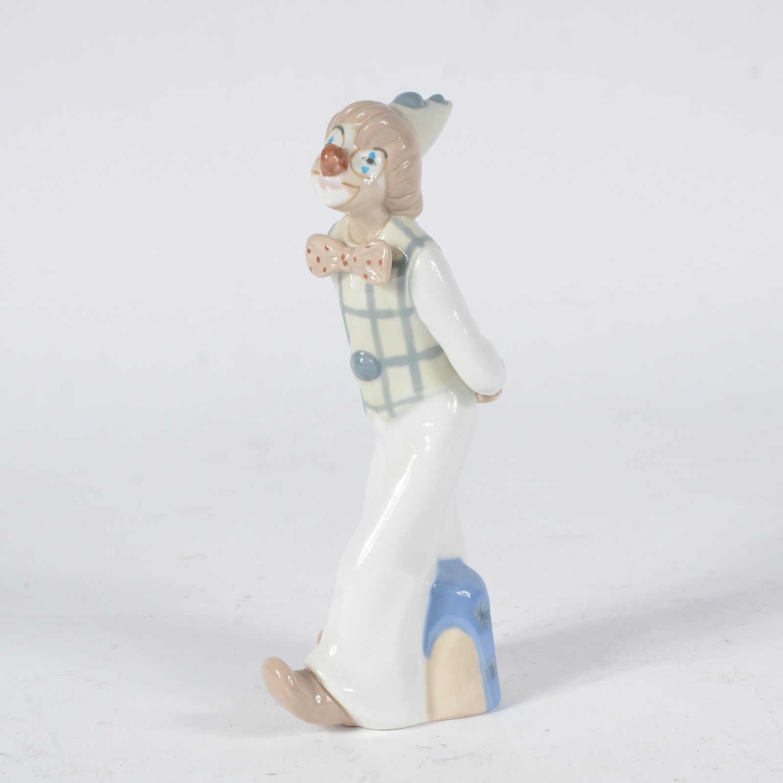 Estatueta de porcelana espanhola policromada representando palhaço - foto 2 de 6