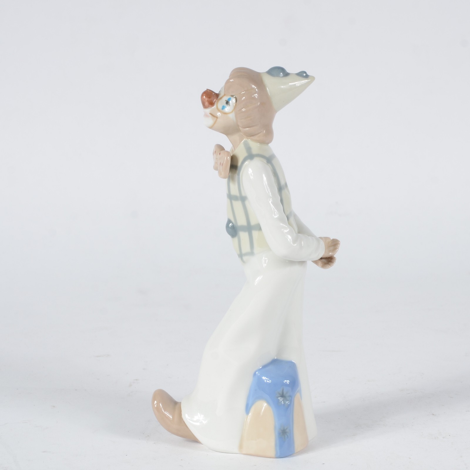 Estatueta de porcelana espanhola policromada representando palhaço - foto 3 de 6