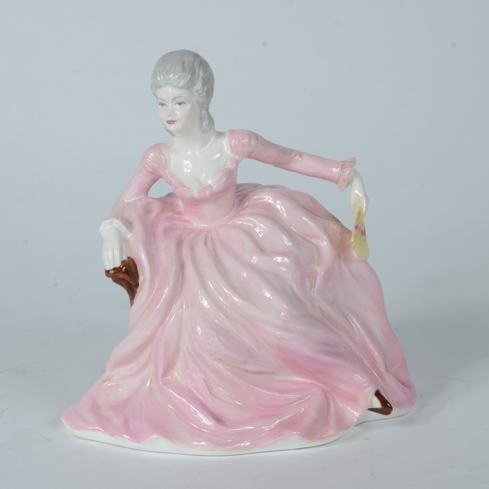 Escultura de porcelana inglesa policromada representando jovem... - foto 2 de 7