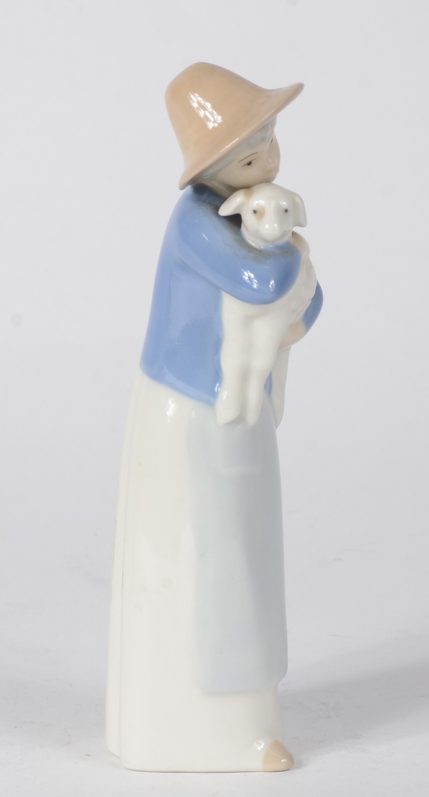 Estatueta de porcelana espanhola policromada representando camponesa... - foto 2 de 6