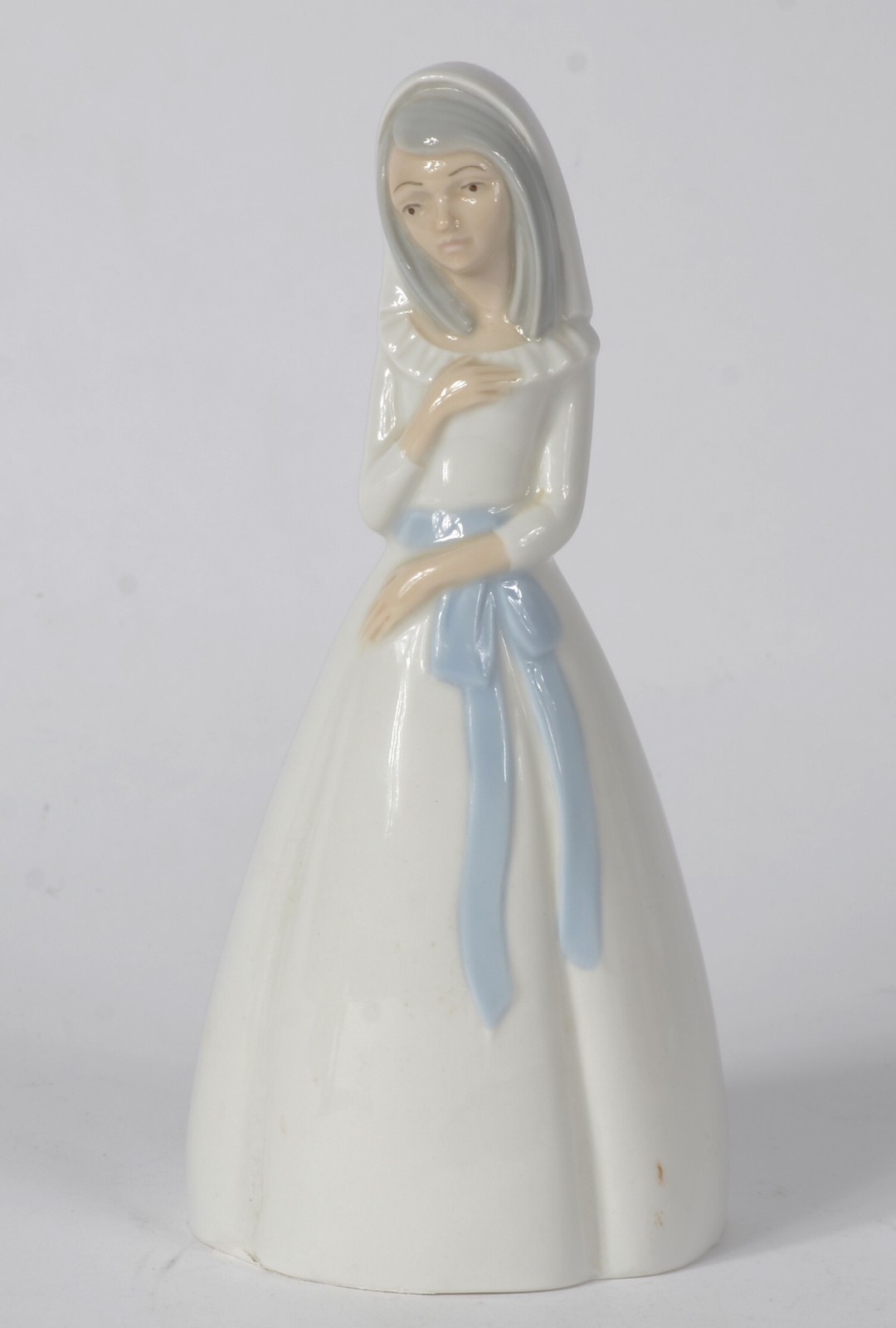Estatueta de porcelana espanhola policromada jovem com vestido de... - foto 2 de 8