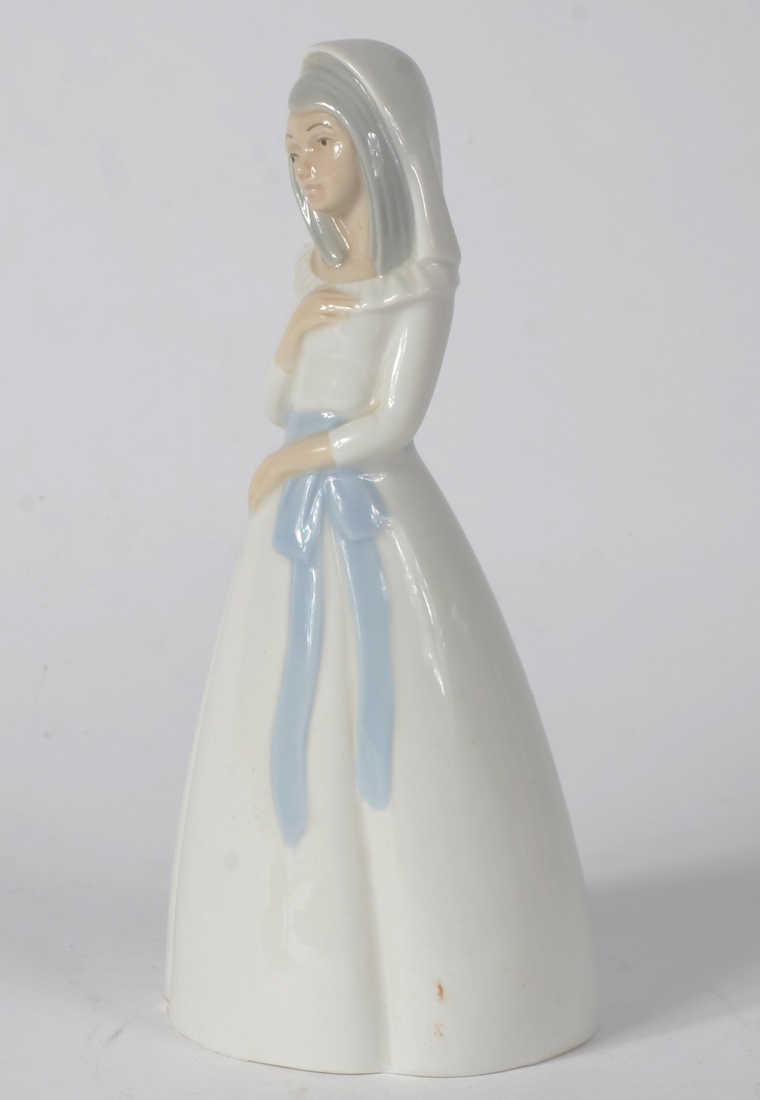 Estatueta de porcelana espanhola policromada jovem com vestido de... - foto 1 de 8