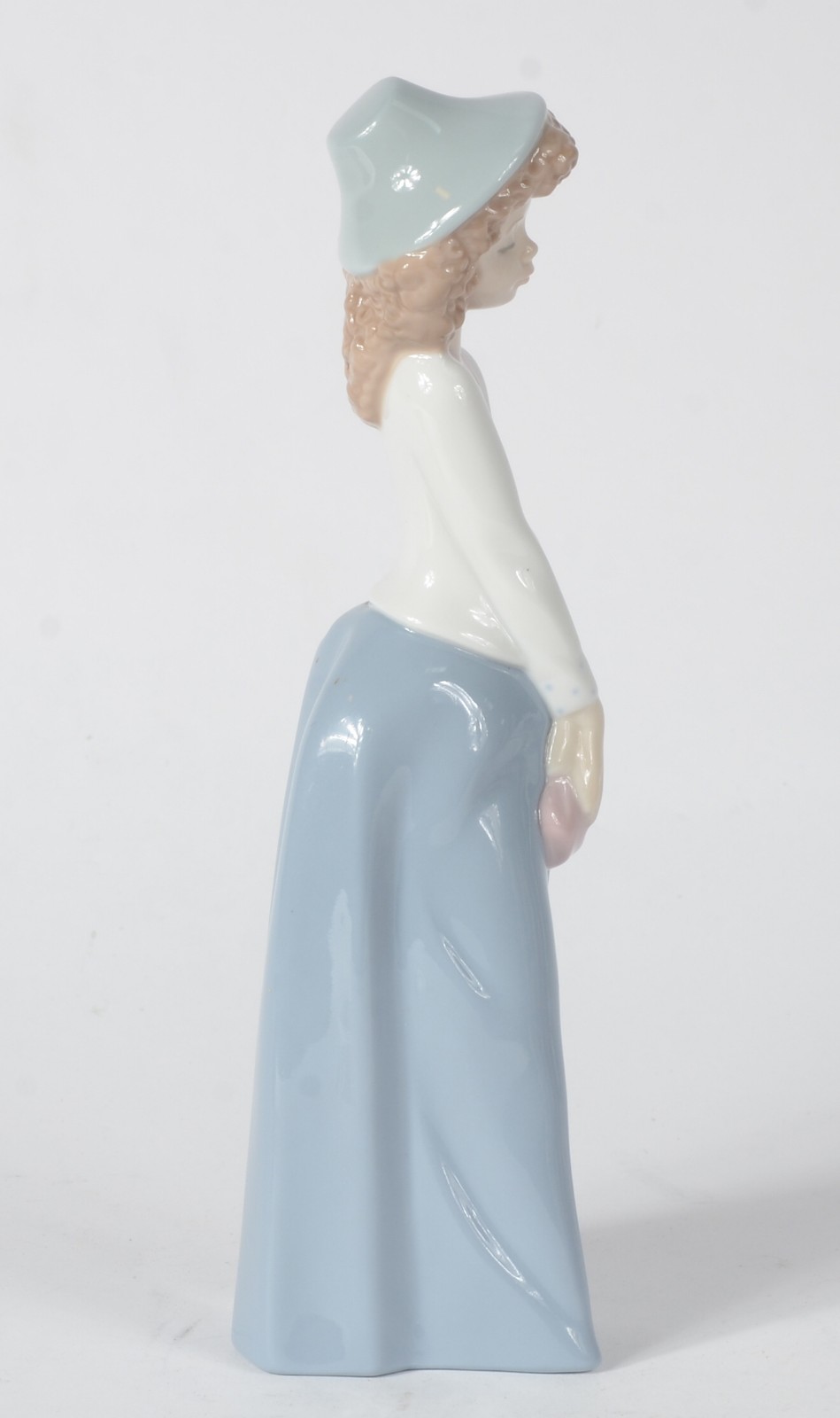 Estatueta de porcelana espanhola policromada representando Moça com... - foto 5 de 7