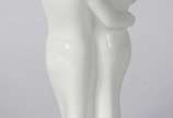 COALPORT, The gift of love - Estatueta de porcelana inglesa branca da coleção "Moments" by Coalport.