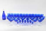 Serviço de copos de pé alto na cor azul, compos... - Serviço de copos de pé alto na cor azul, composto de: 12 taças para champagne, 12 para água, 11 para vinho tinto, 12 para vinho branco, 12 para ...