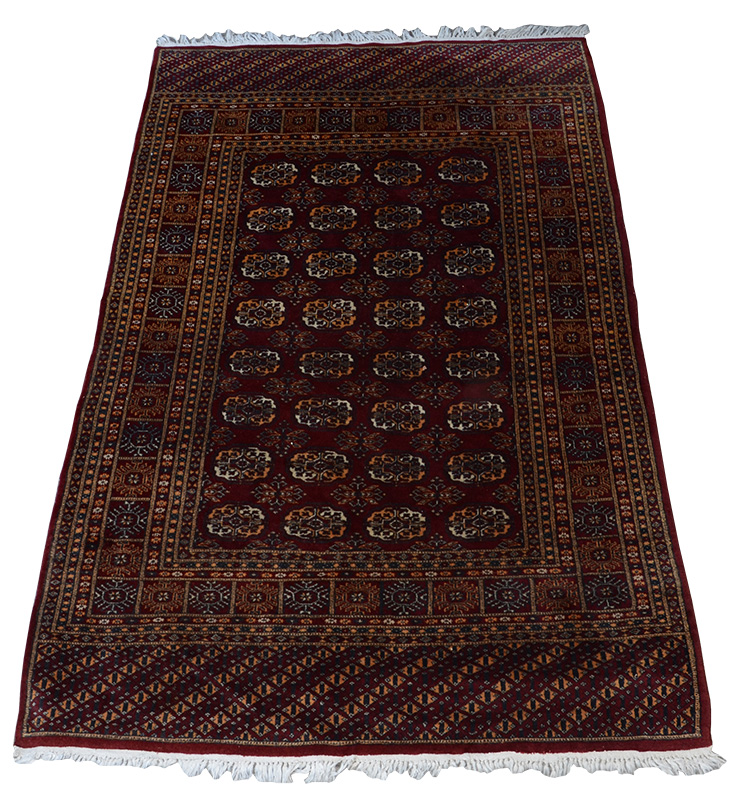 Tapete pakistan medindo 2.40 x 1,50 m.