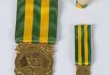 Quatro estojos com medalhas, e mais duas separa... - Quatro estojos com medalhas, e mais duas separadas.