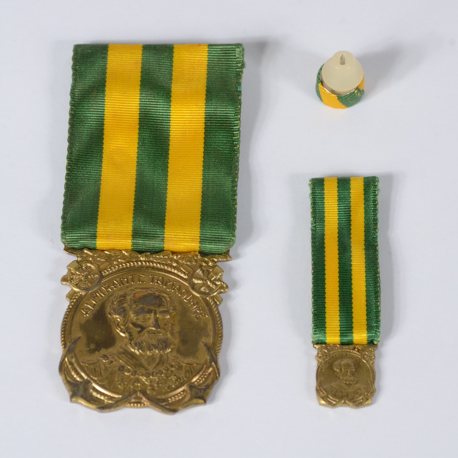 Quatro estojos com medalhas, e mais duas separadas. - foto 4 de 6