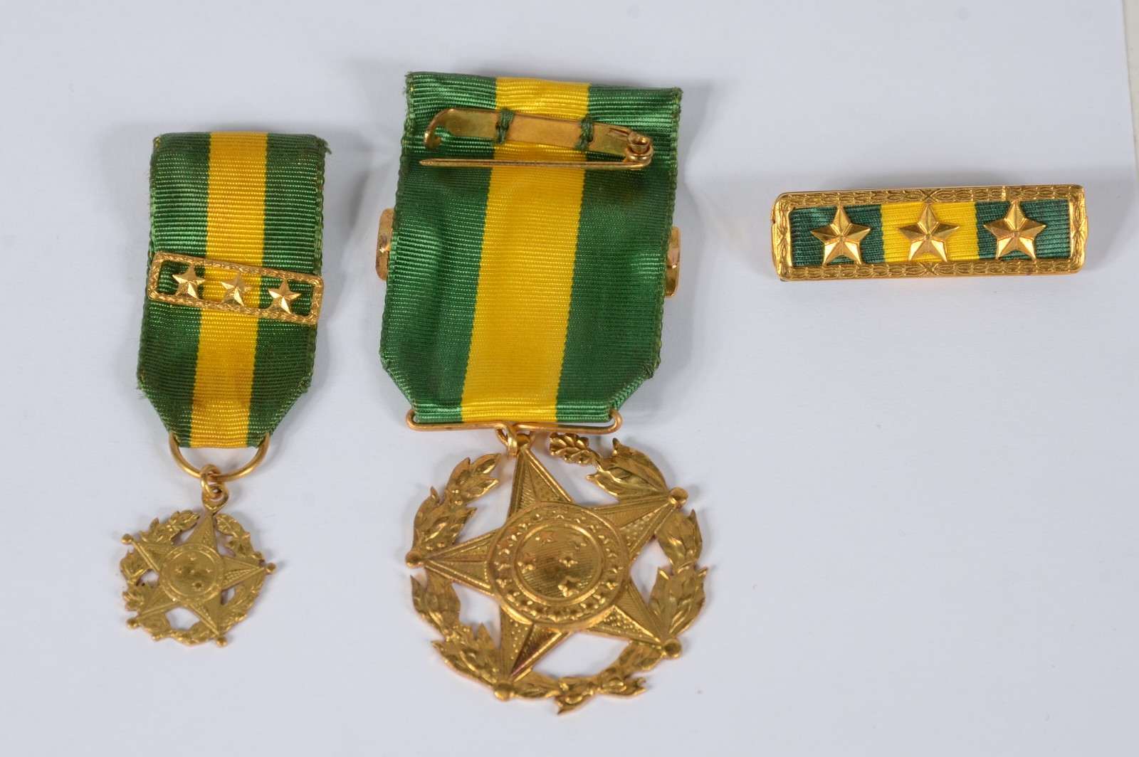 Quatro estojos com medalhas, e mais duas separadas. - foto 5 de 6