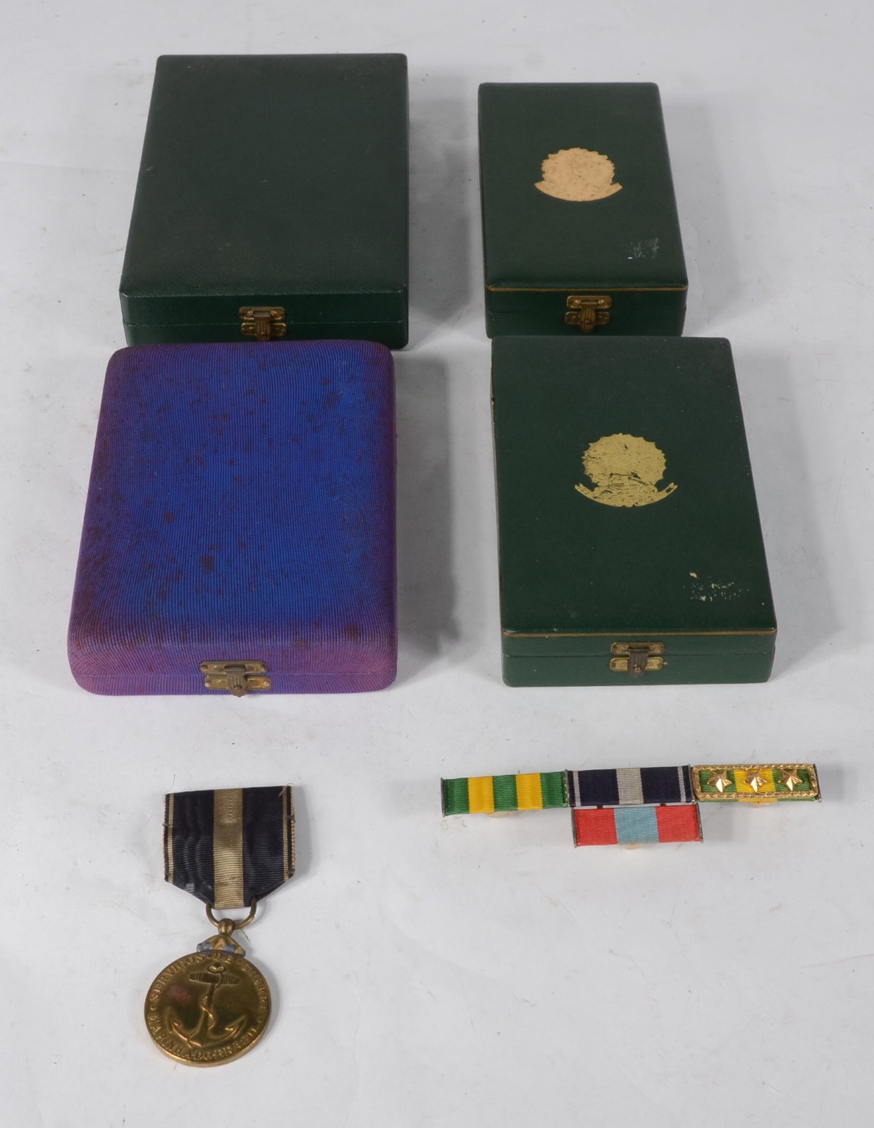 Quatro estojos com medalhas, e mais duas separadas. - foto 6 de 6