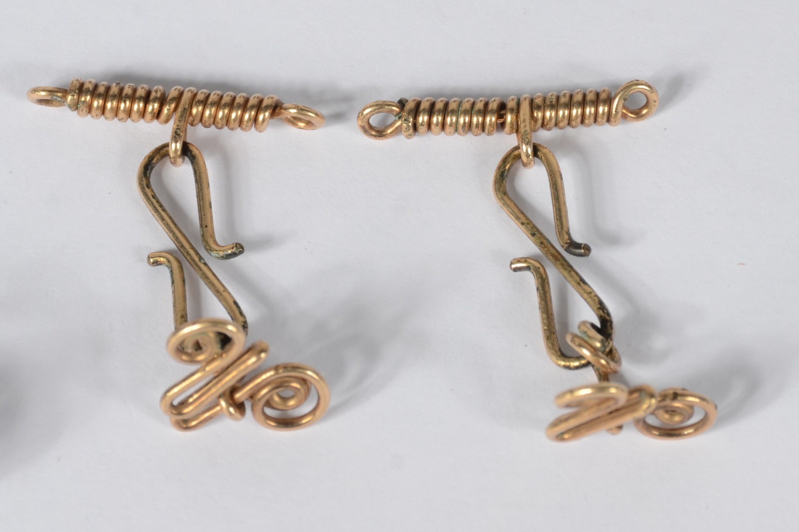Diversas peças, sendo: Quatro pares de abotoaduras, 1 broche... - foto 5 de 7