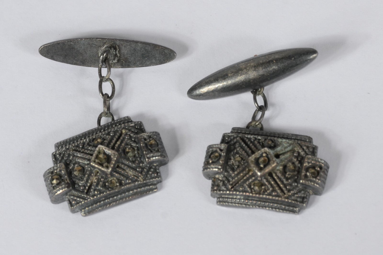 Diversas peças, sendo: Quatro pares de abotoaduras, 1 broche... - foto 7 de 7