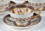 Paragon (1897-1991),  - Aparelho de jantar, chá e café  de porcelana inglesa Paragon, Reproduction of service made for Her Majesty Queen Mary, copyright, ricamente decorado c
