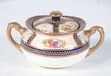 Paragon (1897-1991),  - Aparelho de jantar, chá e café  de porcelana inglesa Paragon, Reproduction of service made for Her Majesty Queen Mary, copyright, ricamente decorado c