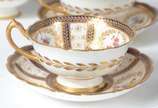 Paragon (1897-1991),  - Aparelho de jantar, chá e café  de porcelana inglesa Paragon, Reproduction of service made for Her Majesty Queen Mary, copyright, ricamente decorado c