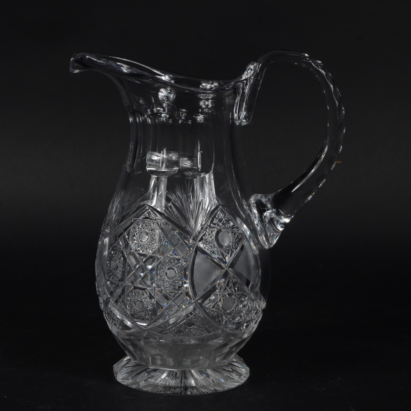 Jarra com alça de cristal europeu lapidado. - foto 1 de 4