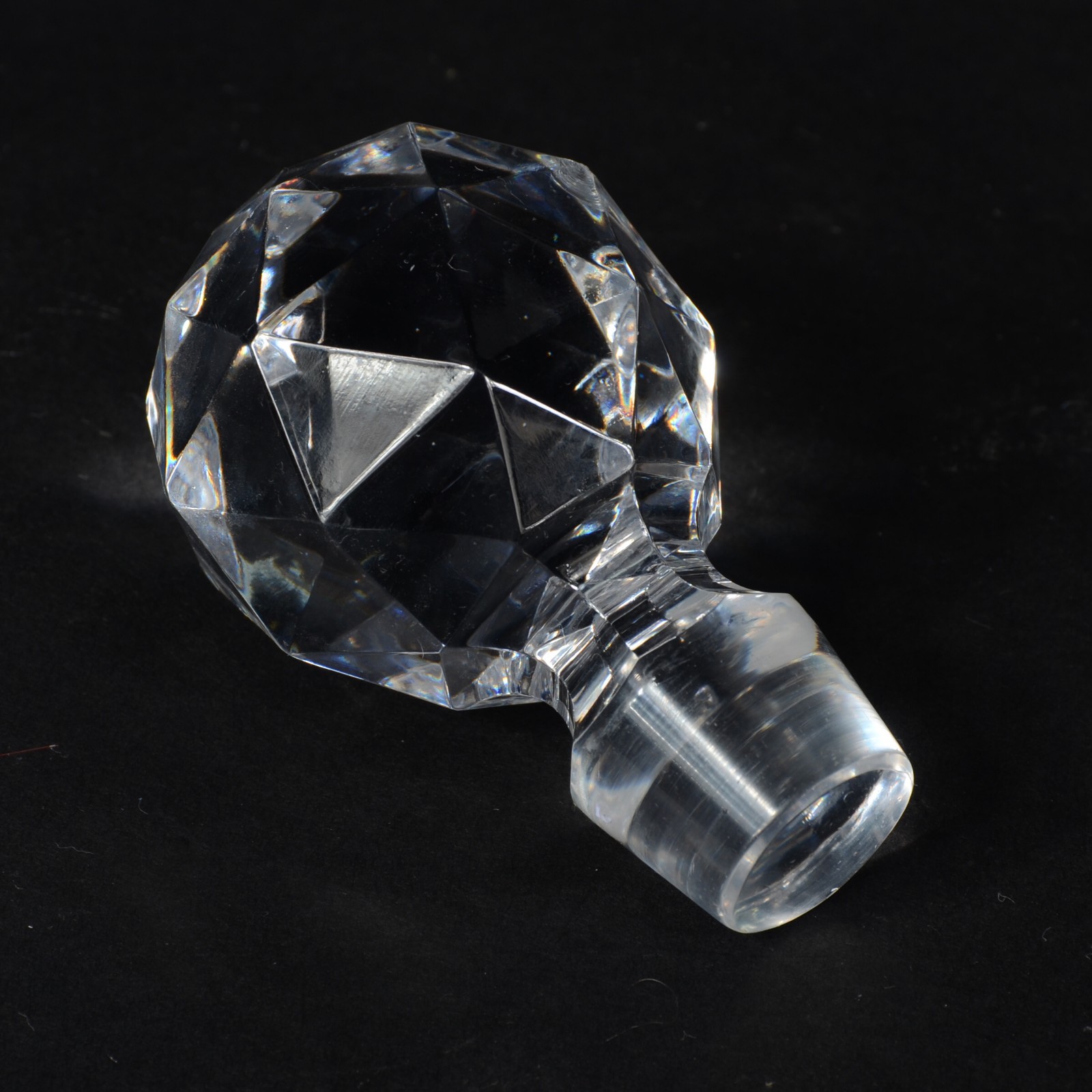 Garrafa de cristal tcheco lapidado, tampa facetada. - foto 4 de 5