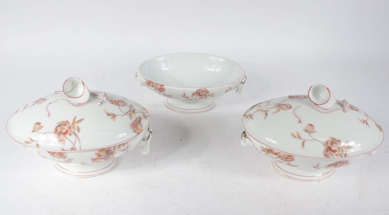 Conjunto com 3 sopeiras (só 2 com tampas) de porcelana decoradas com... - foto 1 de 7