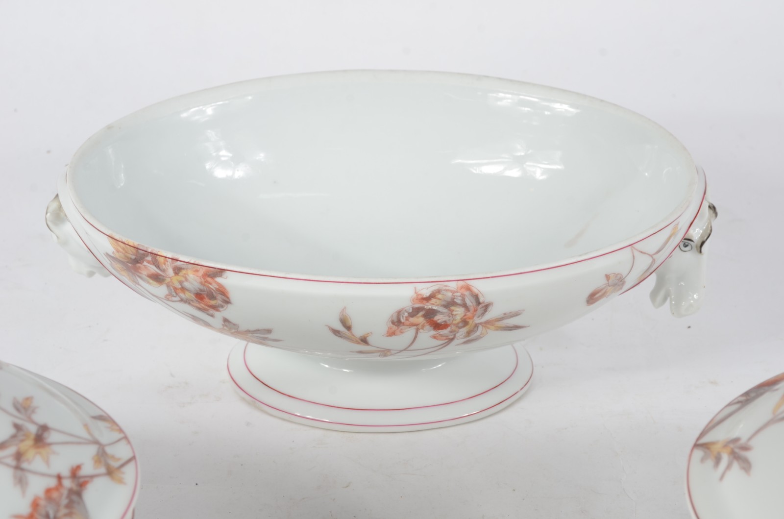 Conjunto com 3 sopeiras (só 2 com tampas) de porcelana decoradas com... - foto 3 de 7