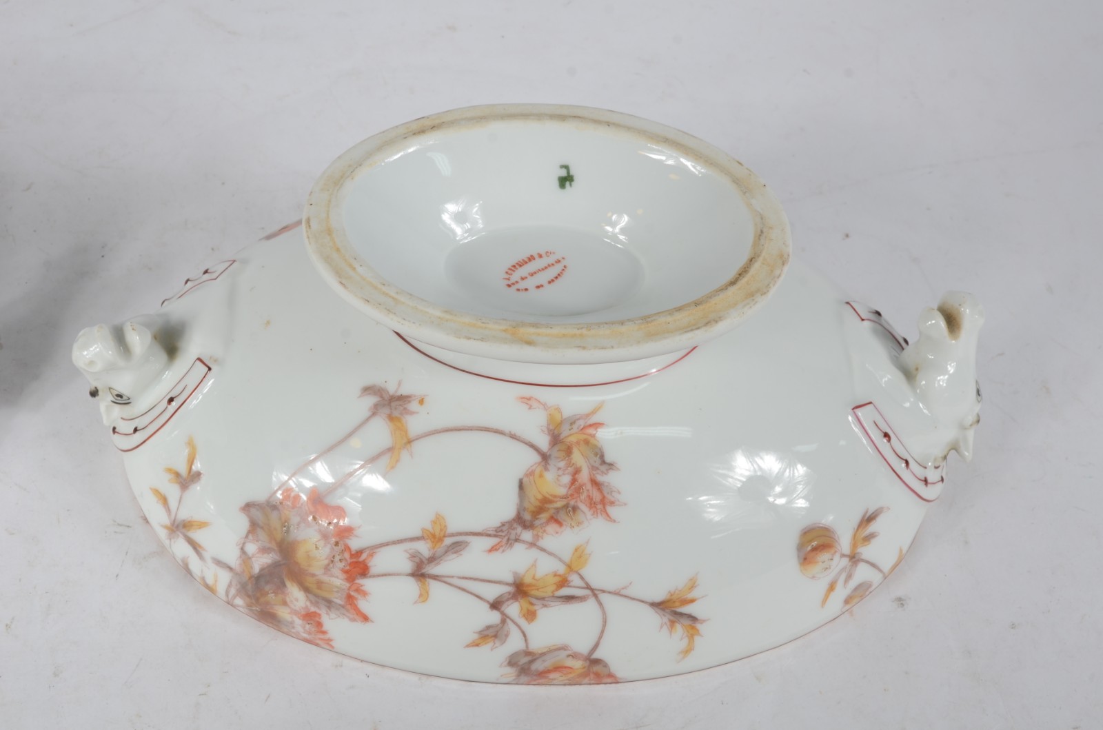 Conjunto com 3 sopeiras (só 2 com tampas) de porcelana decoradas com... - foto 4 de 7