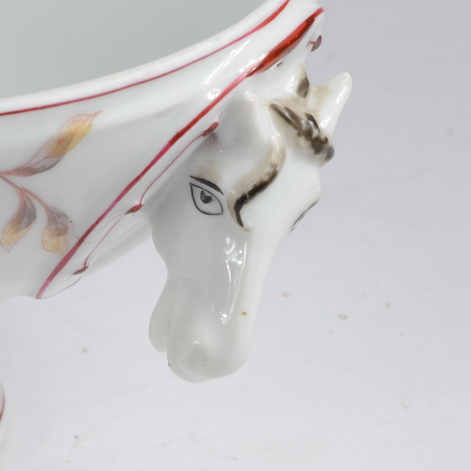 Conjunto com 3 sopeiras (só 2 com tampas) de porcelana decoradas com... - foto 5 de 7
