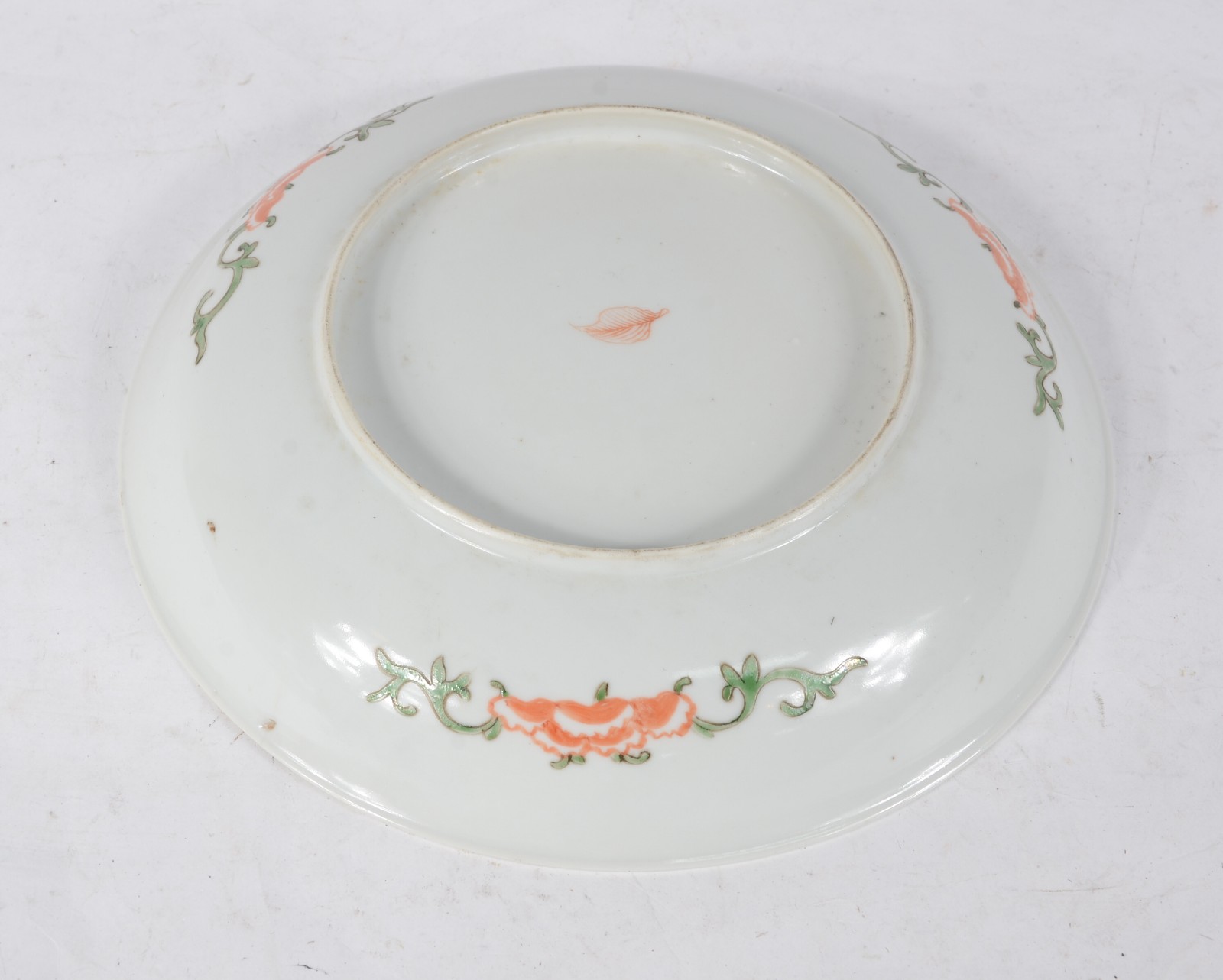 Antigo prato de porcelana chinesa decorada com cena de guerreiros ao... - foto 3 de 4