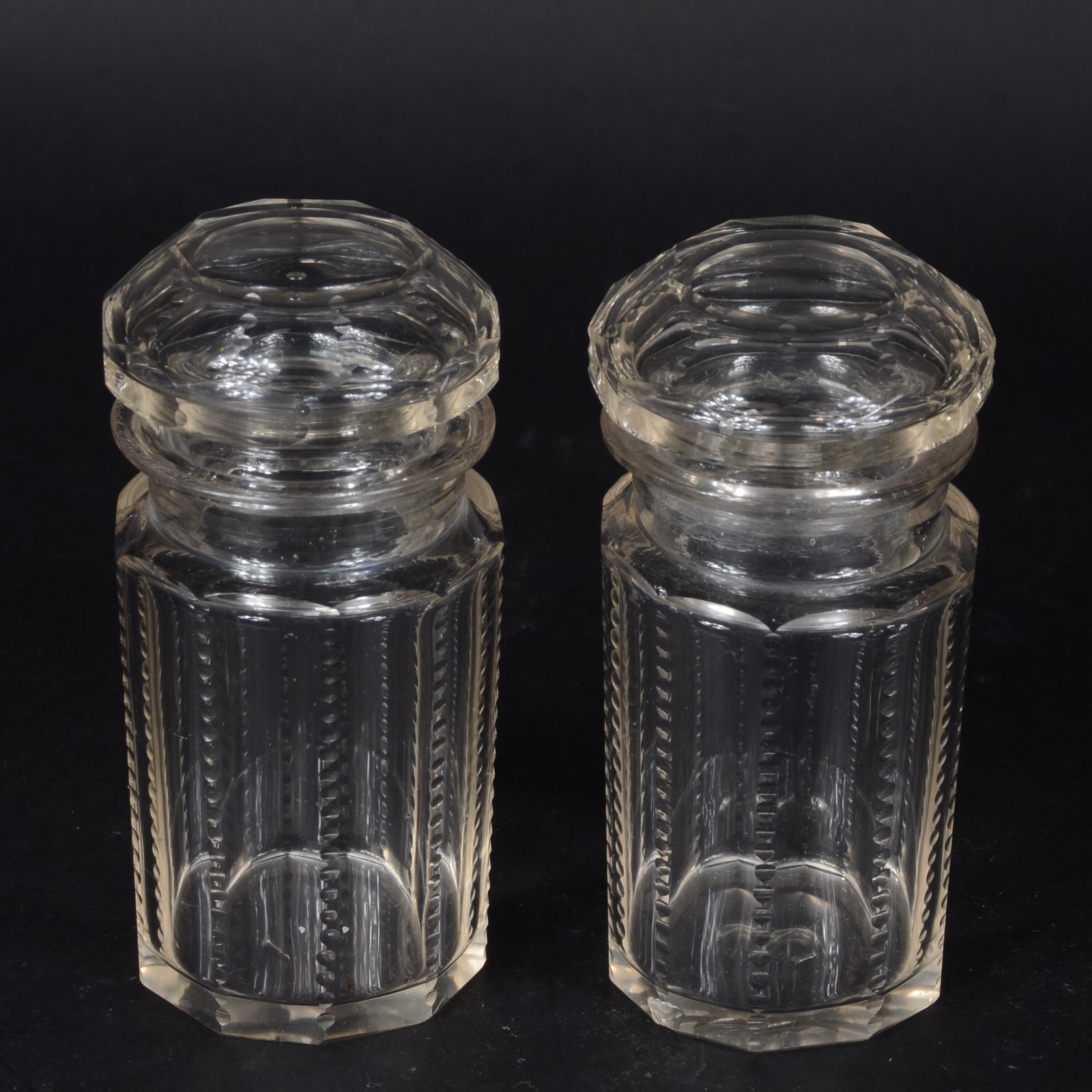Porta picles com dois frascos de cristal lapidado e suporte de metal... - foto 3 de 6