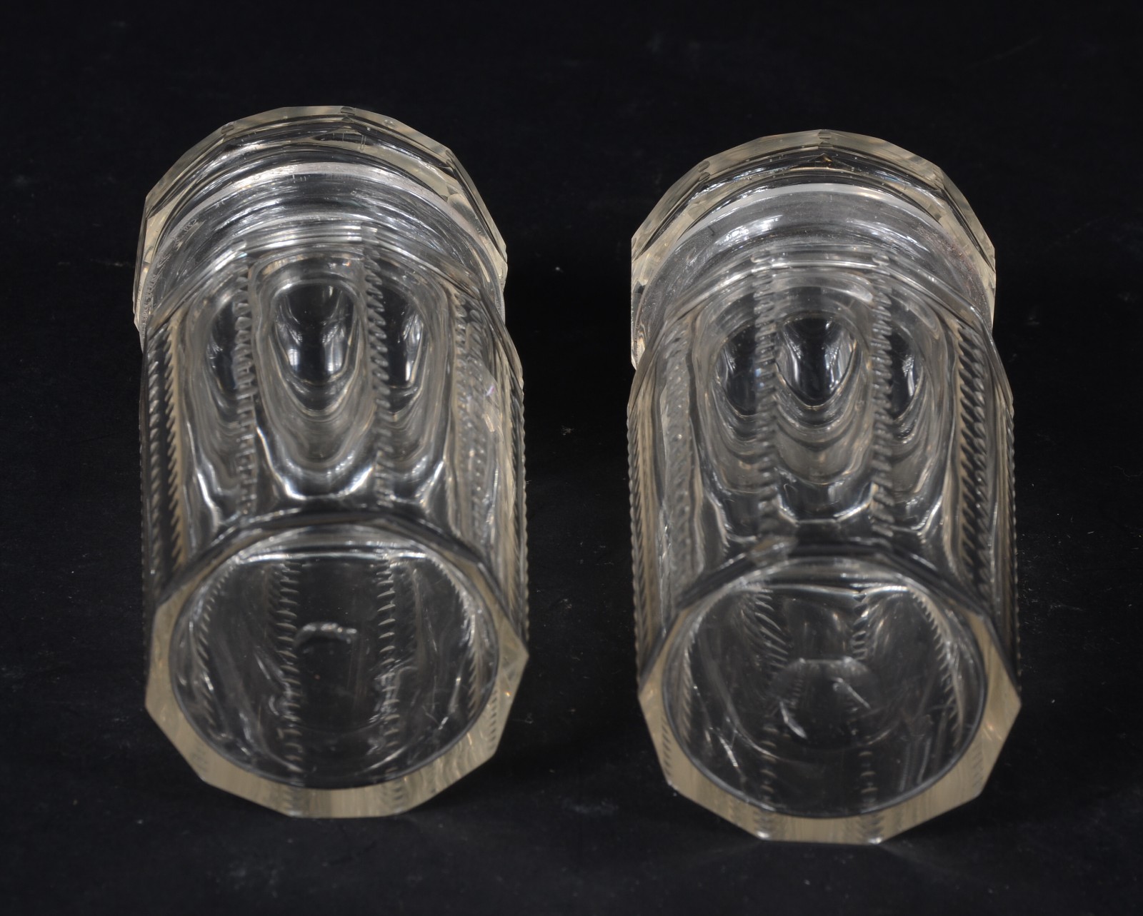 Porta picles com dois frascos de cristal lapidado e suporte de metal... - foto 4 de 6