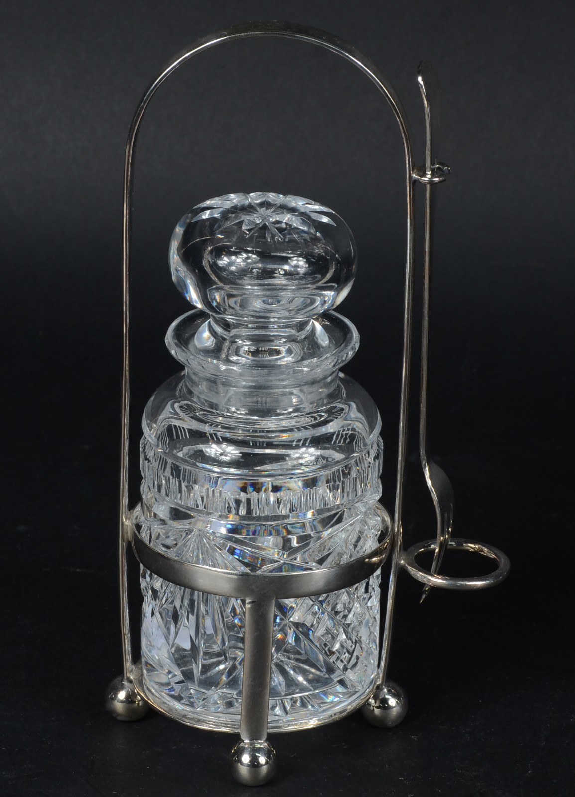 Porta picles de cristal com guarnição e garfinho de metal prateado... - foto 1 de 5