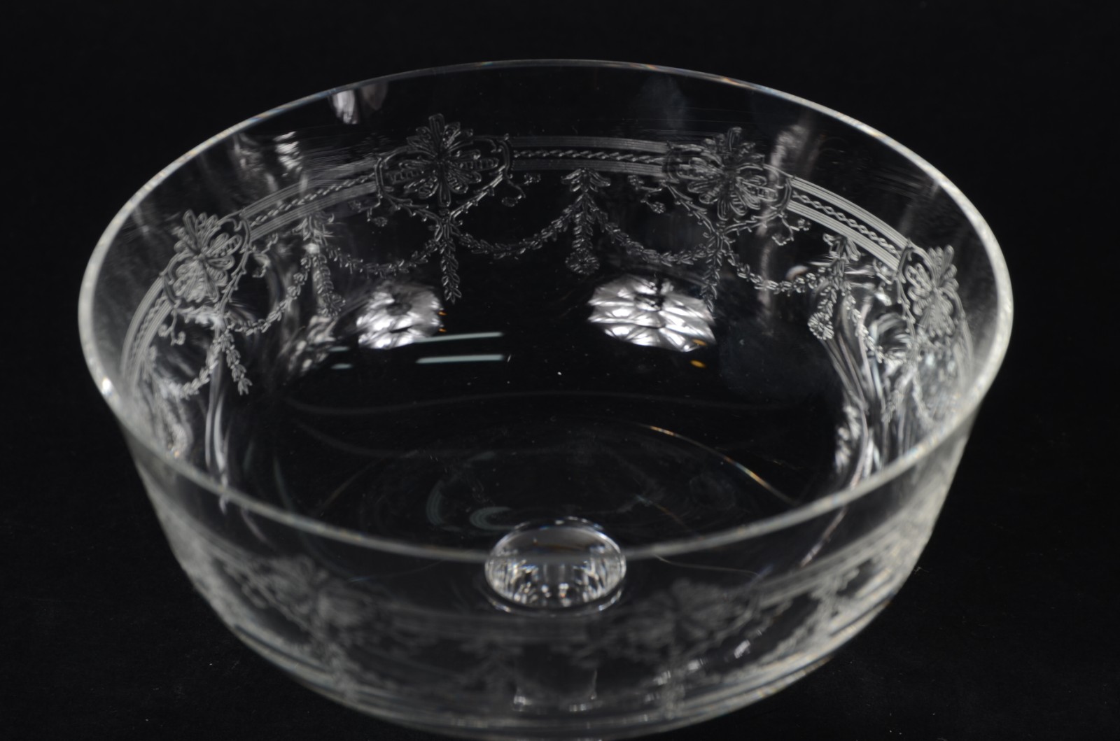 Par de fruteiras de cristal europeu lavrado com guirlandas. - foto 3 de 5