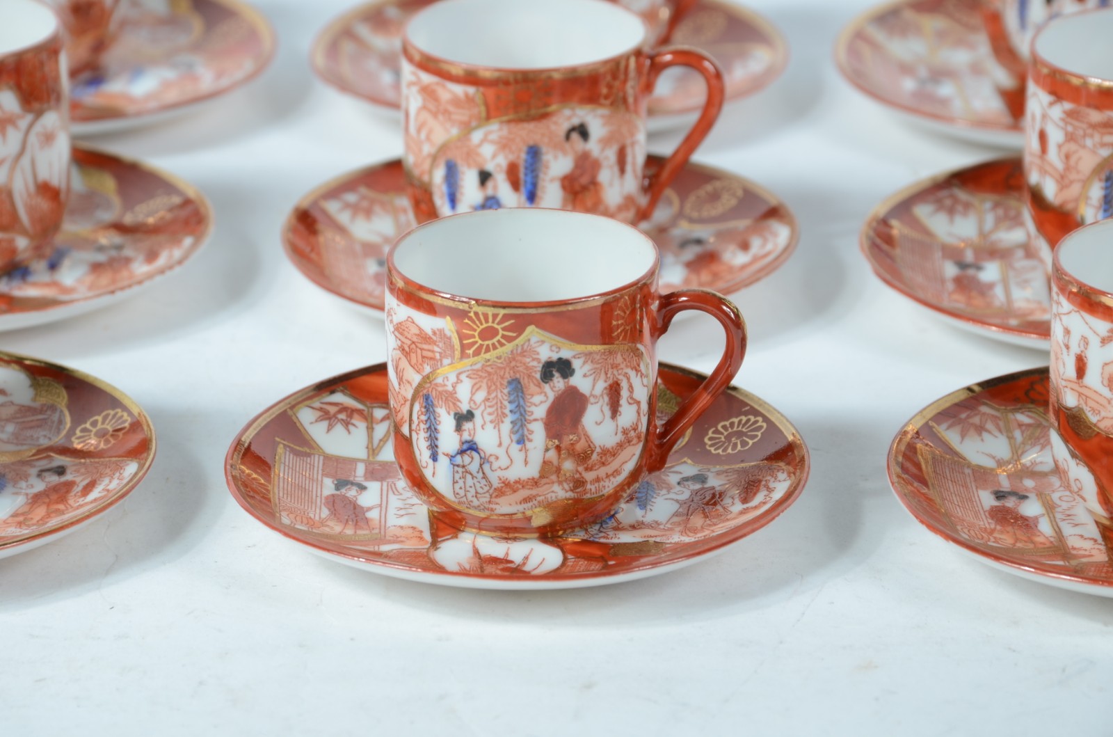 Conjunto com 9 xícaras para café com pires de porcelana japonesa - foto 3 de 7