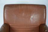 <br>Cadeira com braços de madeira nobre estofam... - <br>Cadeira com braços de madeira nobre estofamento de couro (couro no estado, precisando trocar).