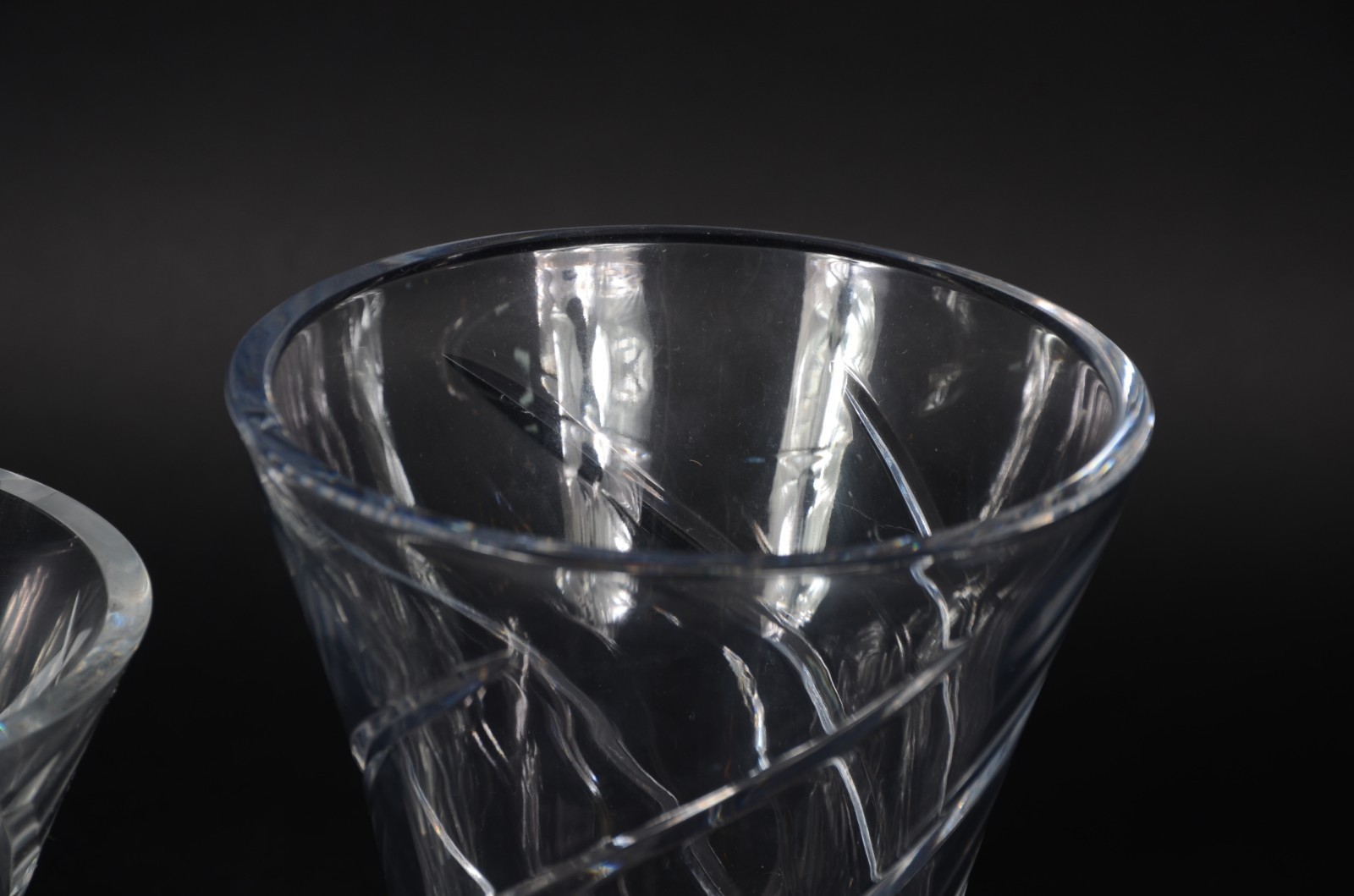 Dois vasos de cristal tcheco lapidado - foto 2 de 11