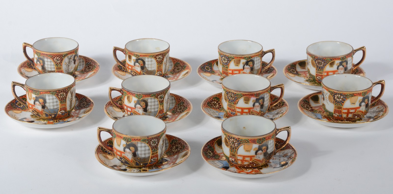 Conjunto para café de porcelana japonesa decorada com gueixas em... - foto 1 de 6