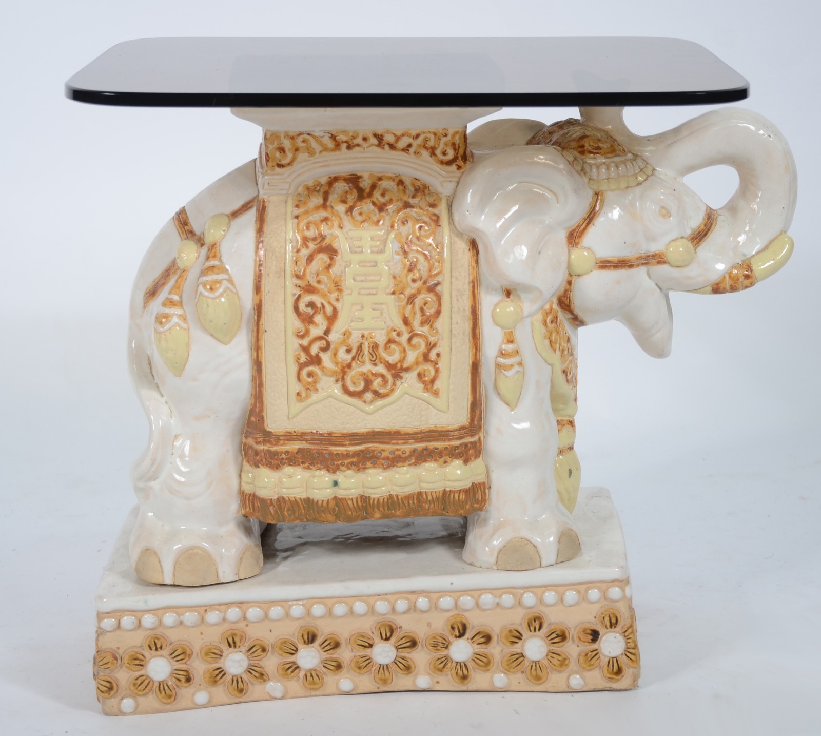 Escultura/mesa na forma de elefante de cerâmica policromada e tampo... - foto 2 de 7