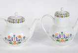 Porcelana Schmidt (1943),  - Aparelho de jantar, chá e café de porcelana Schmidt, decorada com pássaros e flores em policromia, composto de: 22 pratos rasos, 12 fundos, 20 de sobr